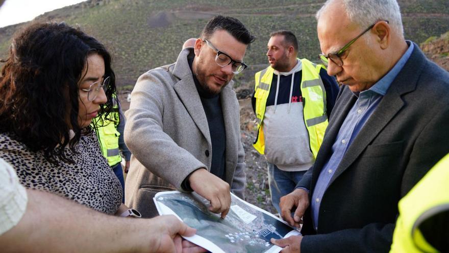 La consejera insular Cristina Ventura, el gerente del CIAG, Itamar Morales, y el presidente Casimiro Curbelo.