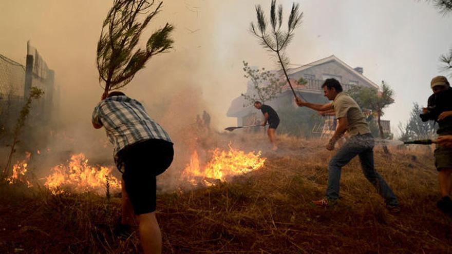 Incendio forestal registrado en Cudeiro // BRAIS LORENZO