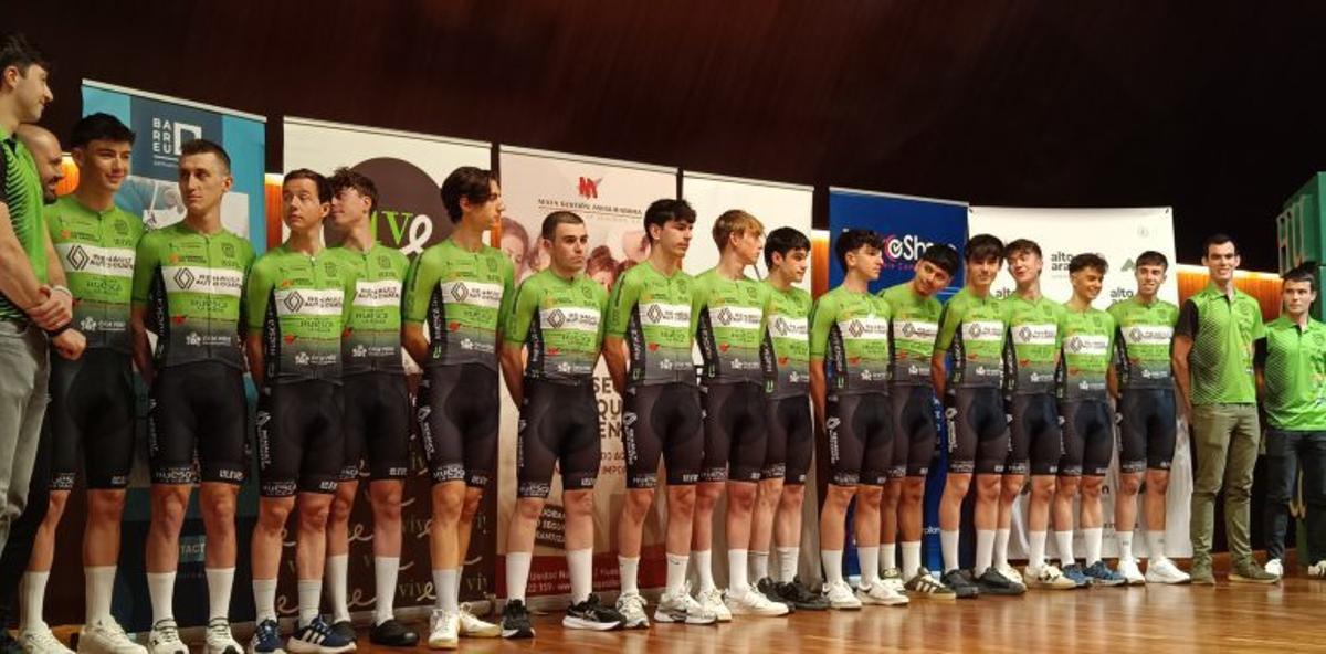 Uno de los equipos en competición.  | CLUB CICLISTA OSCENSE