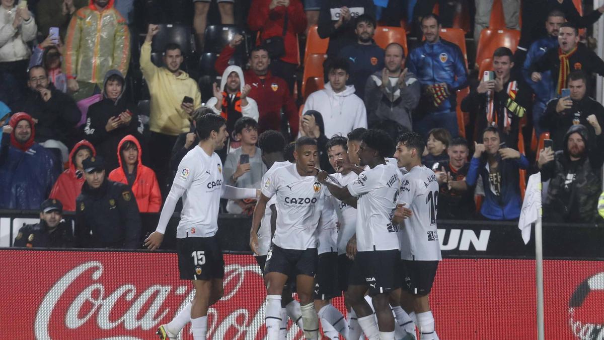 El Valencia CF tiene una misión clara: ganar al Cádiz y comenzar a subir puestos en la tabla