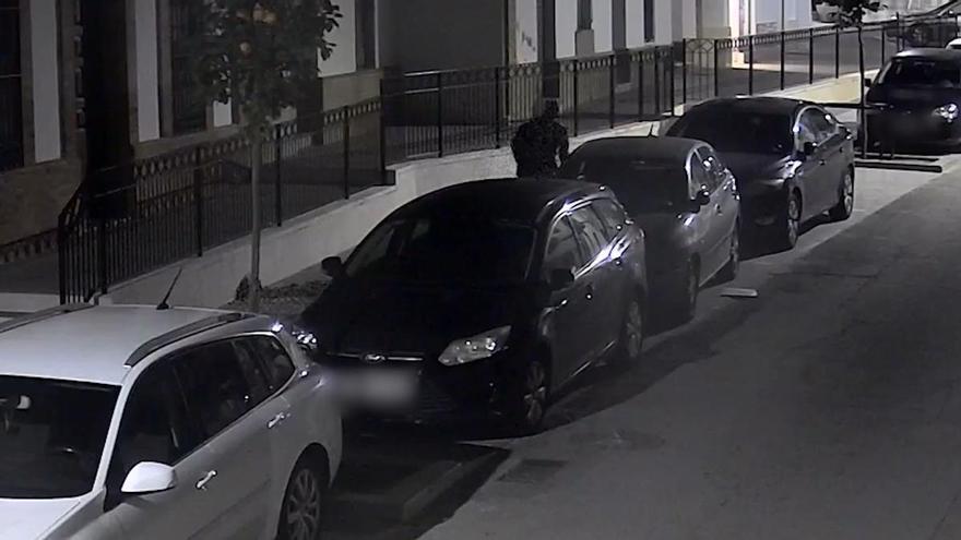Vídeo | Detenido por pinchar ruedas de trabajadores municipales en Aznalcázar