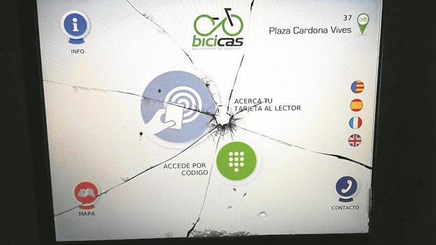 Destrozan las pantallas de tres bases del Bicicas el fin de semana