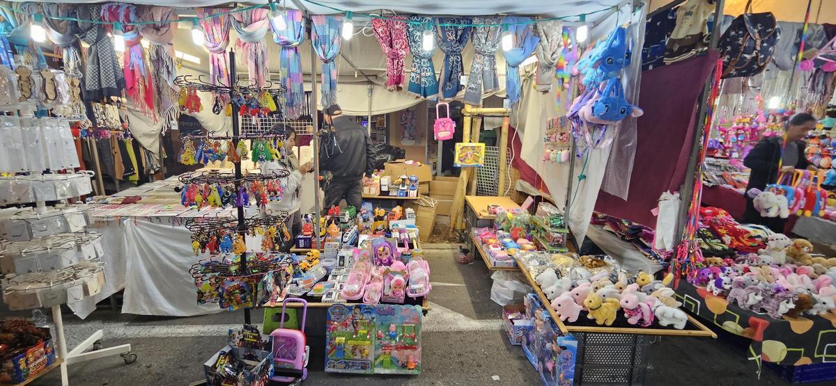 Así es el mercado de Reyes Magos en las noches del Cabanyal Así es el mercado de Reyes Magos en las noches del Cabanyal