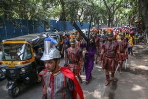 Las mejores imágenes de la pasión de Cristo recreada en Bombay.