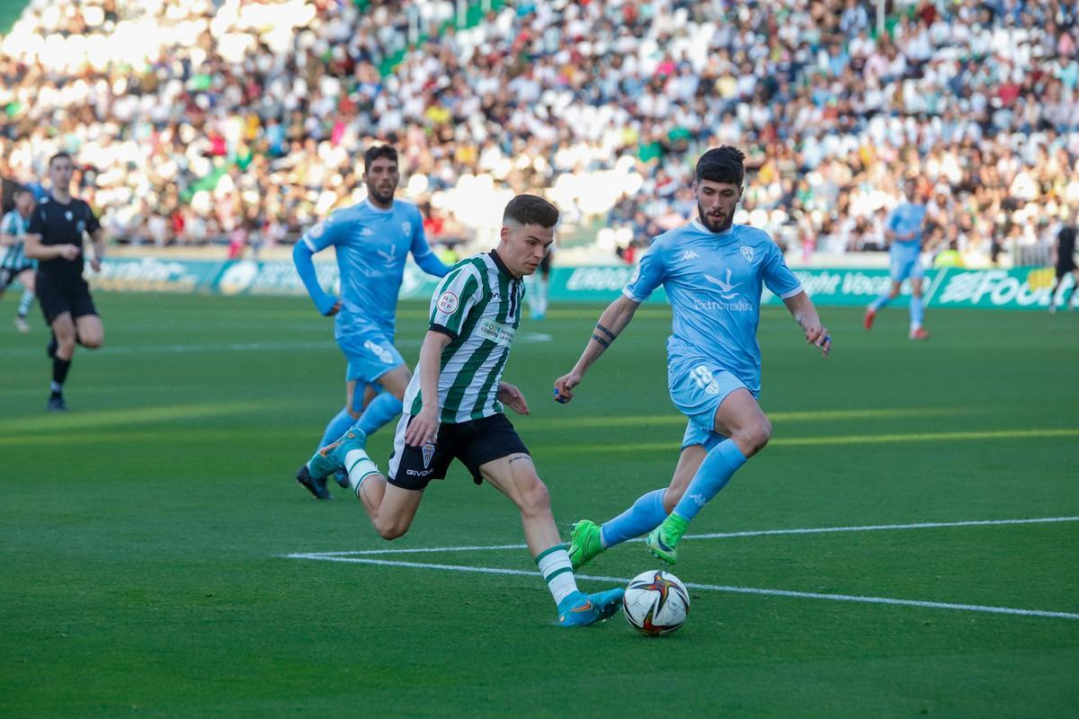 Luismi Redondo, en un encuentro entre el Córdoba CF y el Villanovense.