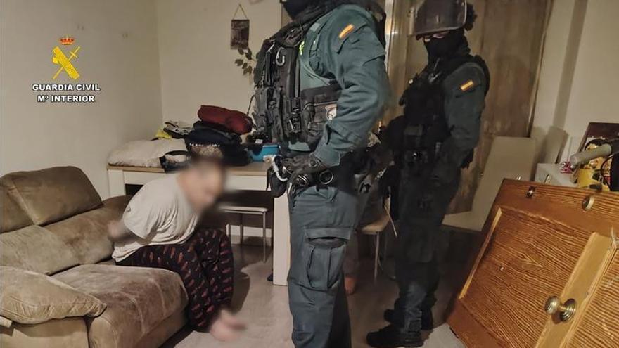 Desmantelan un punto de venta de drogas junto a un salón de apuestas en Guardamar del Segura