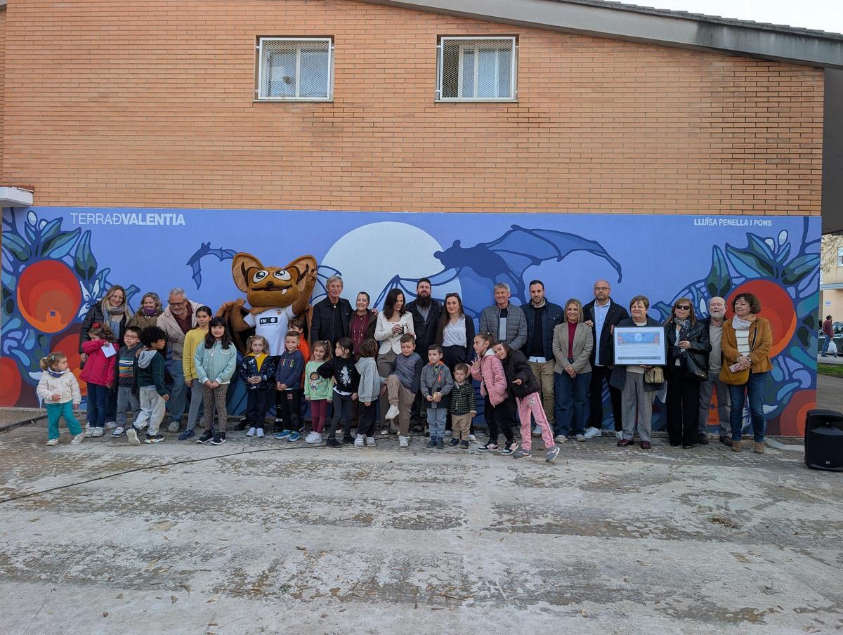 Nuevo miural del Valencia CF en Alfafar, por Luisa Penella.