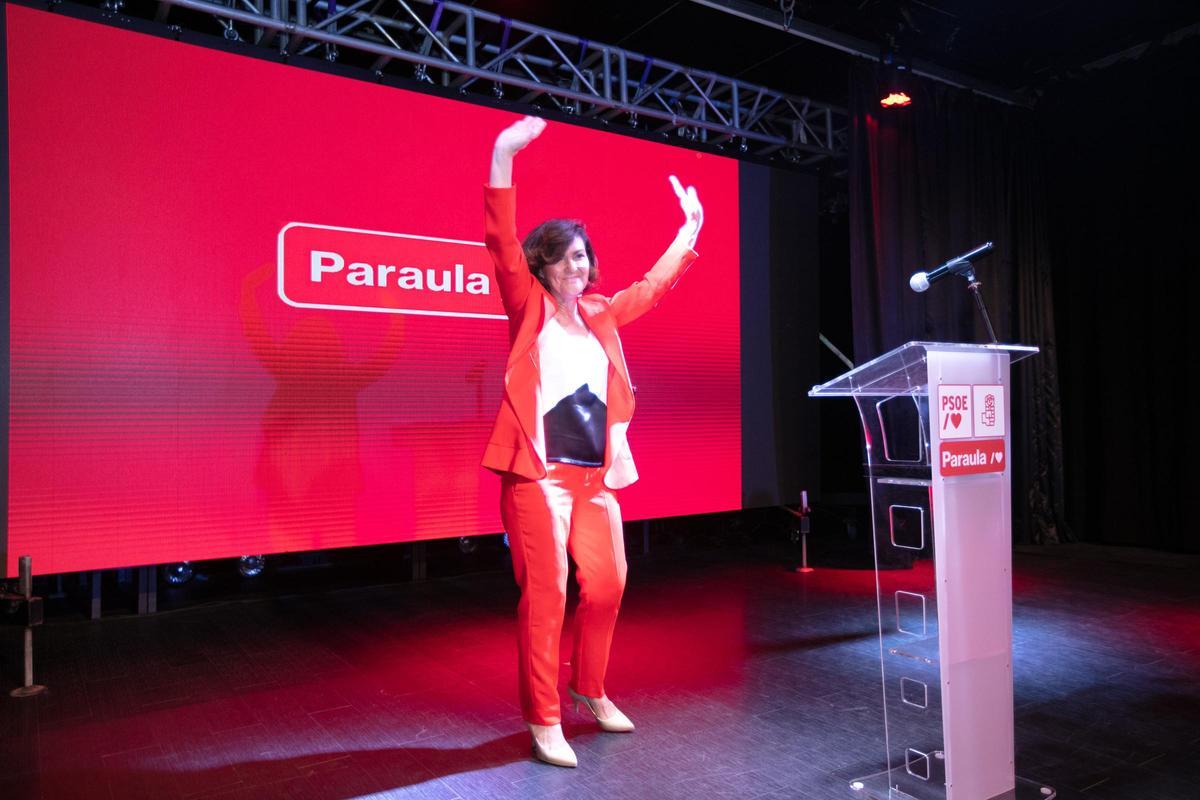 Carmen Calvo saluda al público.