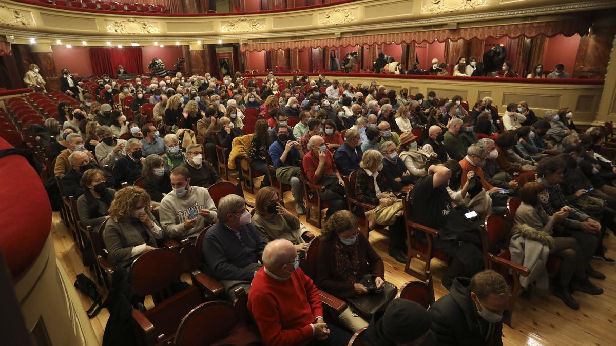 Público en el teatro Palacio Valdés