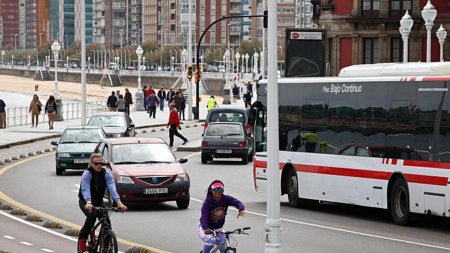El grito de IU por una movilidad sostenible: "Gijón se está quedando atrás por la negligencia del gobierno"