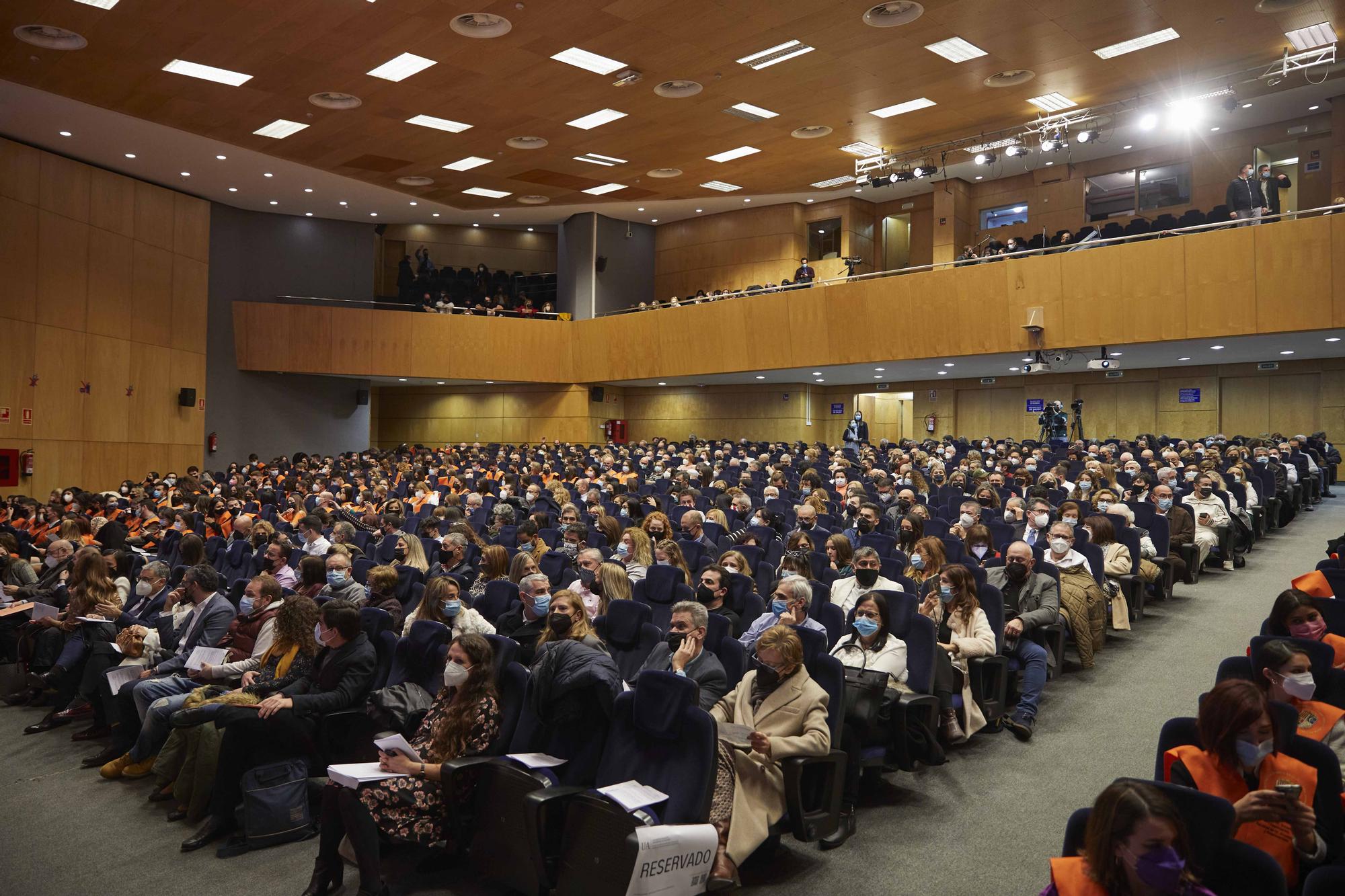 Acto de graduación de los estudiantes que han finalizado sus estudios en los grados en Publicidad y Relaciones Públicas, Trabajo Social, Sociología y en los másteres universitarios en Comunicación e Industrias Creativas, Innovación Social y Dinámicas de Cambio y Comunicación Digital.