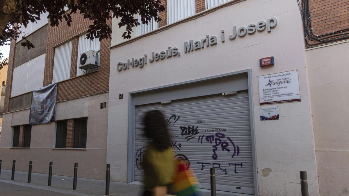 Fachada del colegio Pare Manyanet de Sant Andreu, en Barcelona. | JORDI OTIX