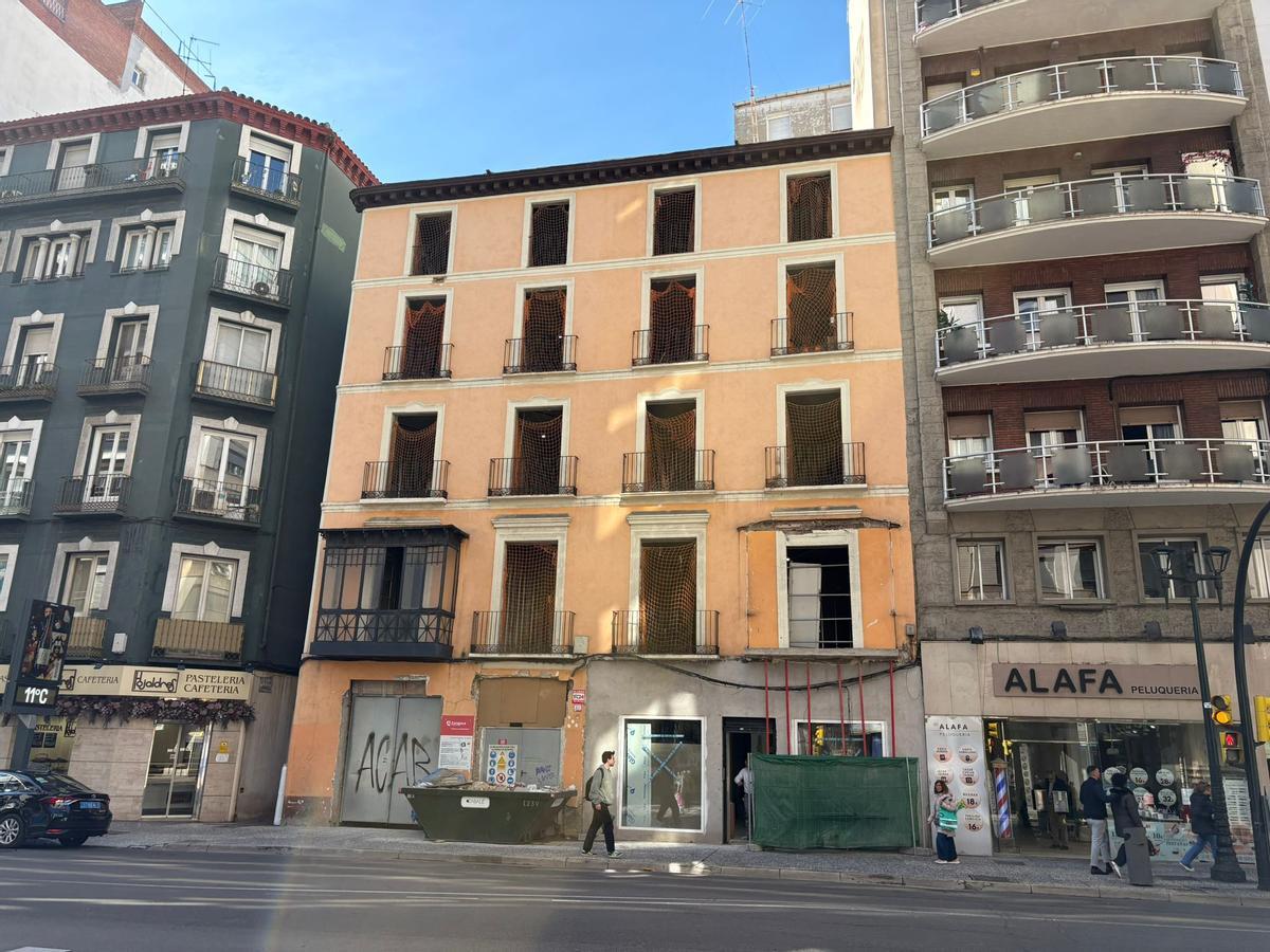 Edificio en el Coso que está siendo rehabilitado.