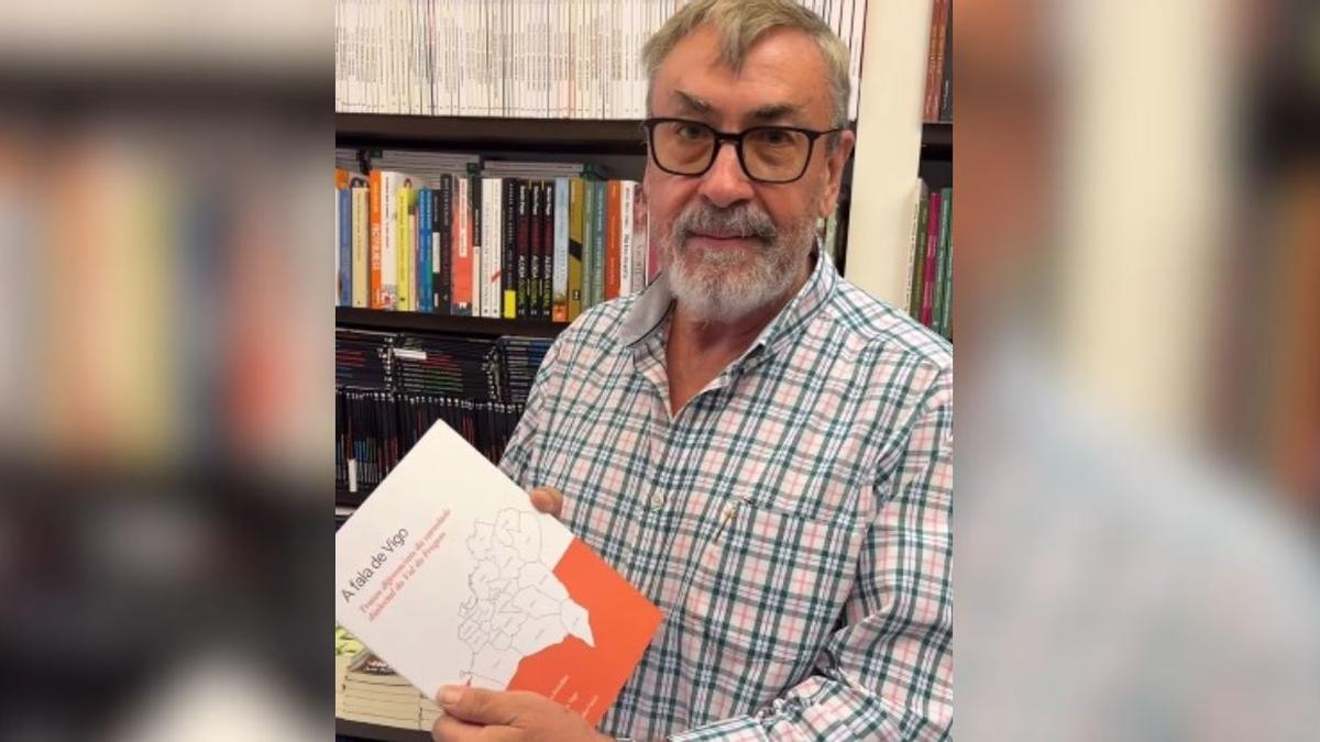 El librero de Cartabón, Gonzalo Pérez con el libro que todo vigués debería tener.