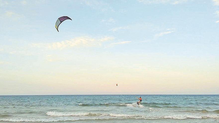 Las calas rocosas de Dénia se abren a la Reserva Marina del Cabo de San Antonio.