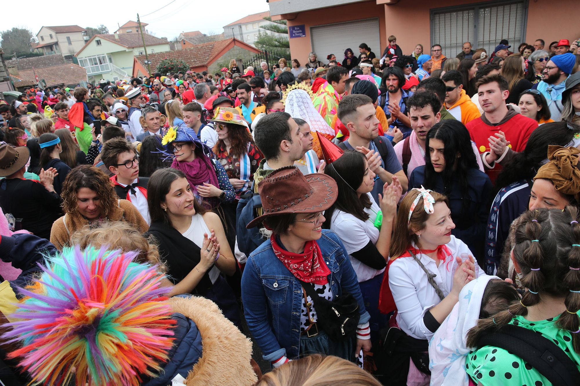 Búscate en las fotos del fin de fiesta del Entroido de O Hío