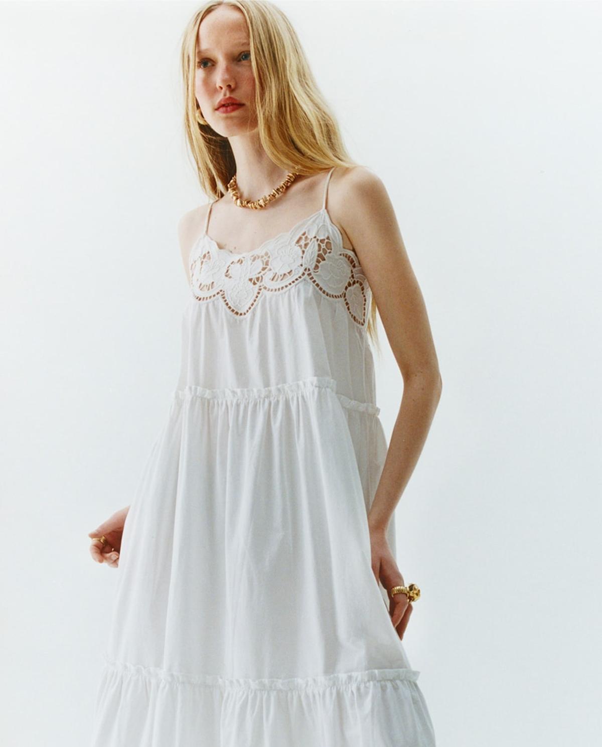 Robe blanche avec broderie