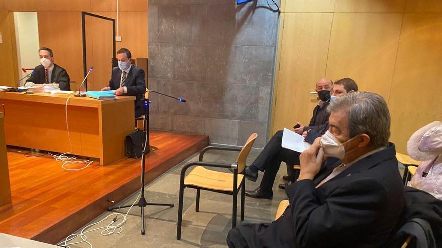 EN IMÁGENES: Francisco Álvarez-Cascos y la cúpula de Foro se encuentran en los juzgados
