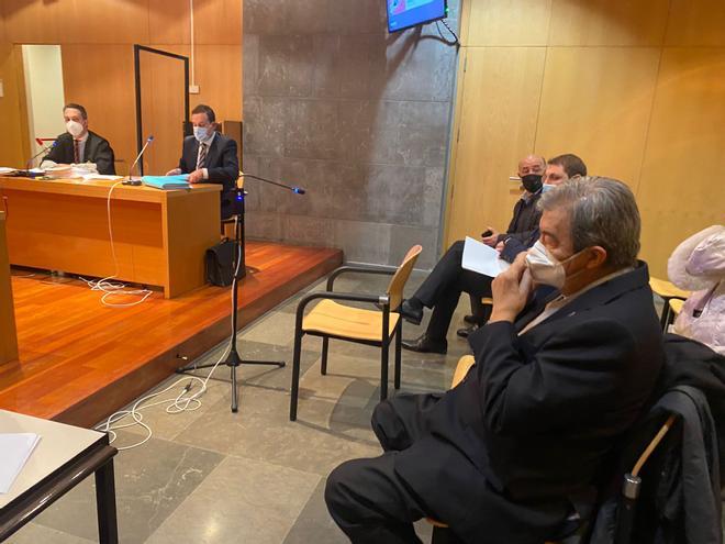 EN IMÁGENES: Francisco Álvarez-Cascos y la cúpula de Foro se encuentran en los juzgados