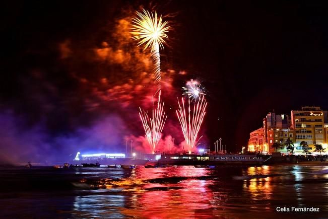 Espectáculo de fuegos artificiales tras el entierro de la sardina