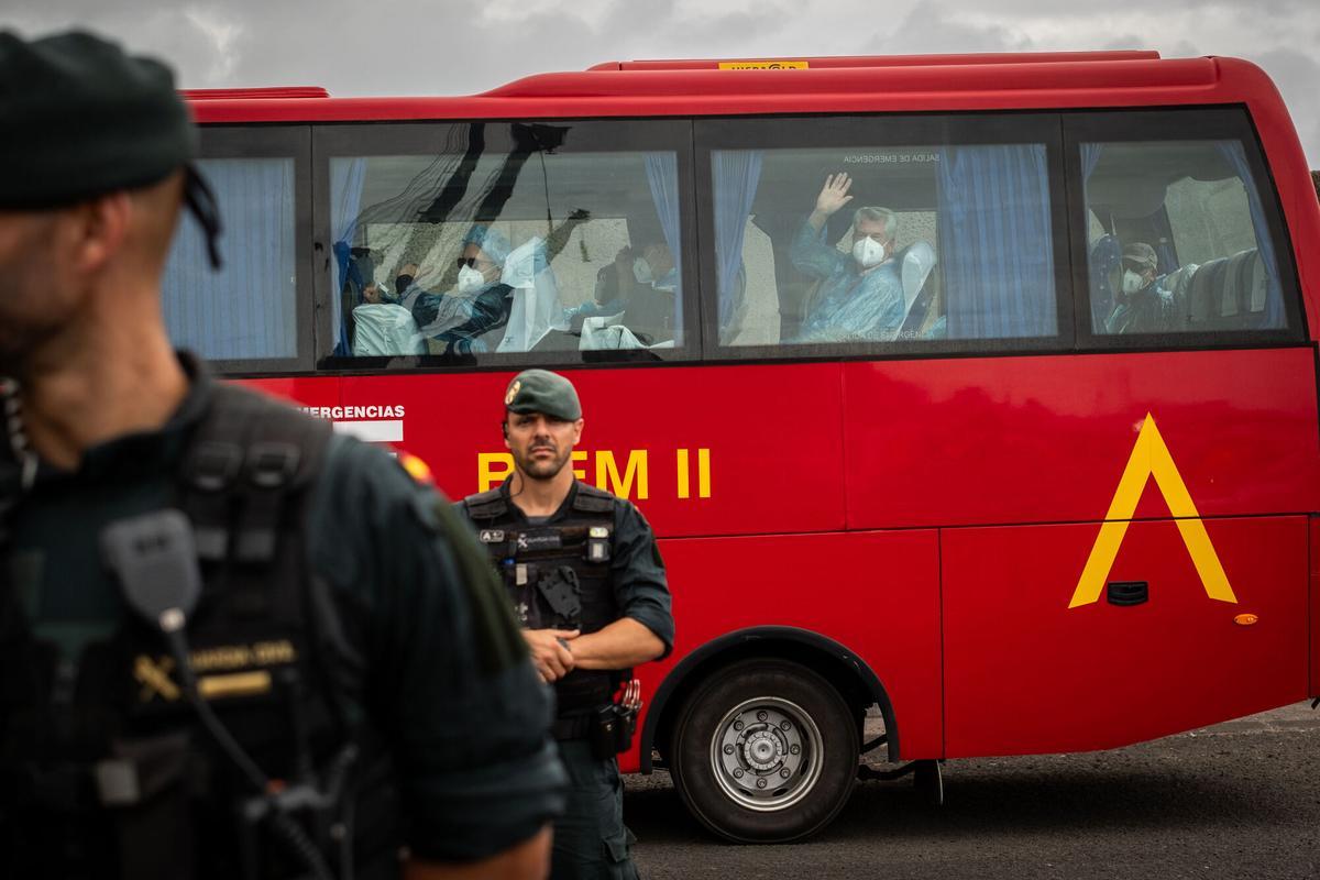 Las mejores imágenes del desembarco del MV Hondius en el Puerto de Granadilla