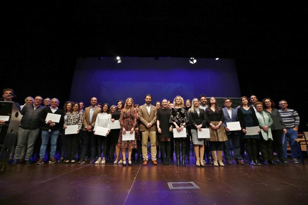 El Teatro Municipal acogió un emotivo Homenaje a los maestros y maestras jubilados de Torrevieja