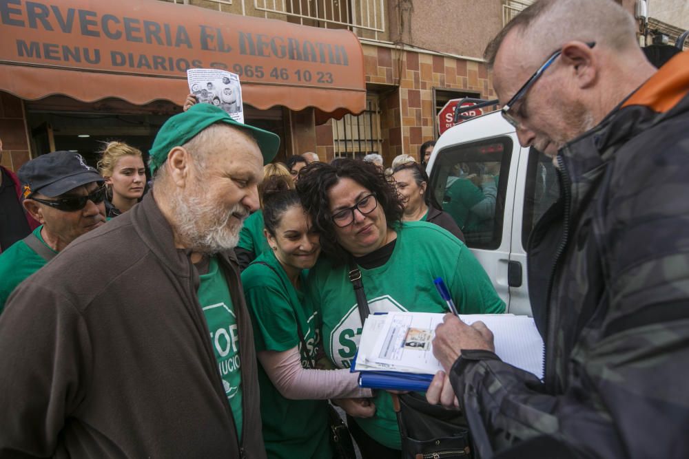 La PAH frena un desahucio en Elche