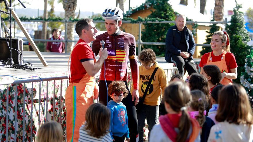 Un «rey mago» ciclista en Ibiza por una buena causa