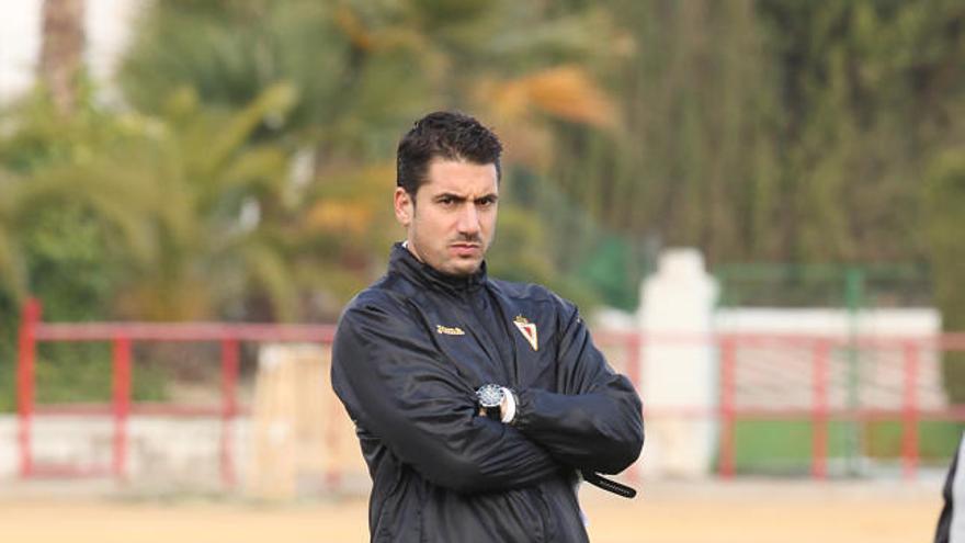 Julio Velázquez, con gesto serio, en un entrenamiento.