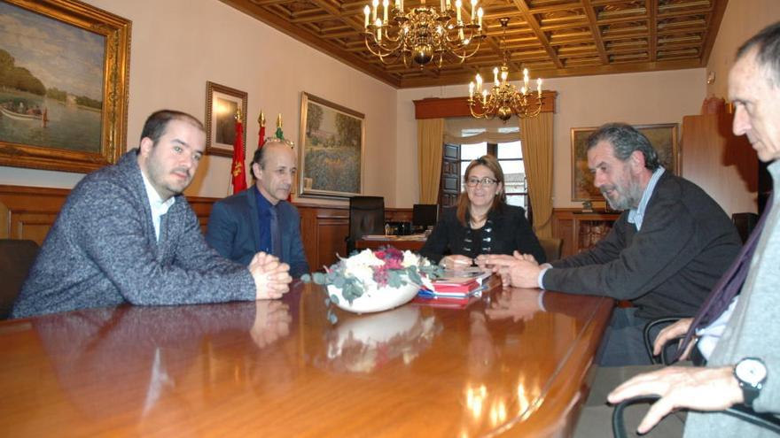 Mayte Martín, Juan Dúo, Vicente Merino y Roberto Aguilar en la reunión.