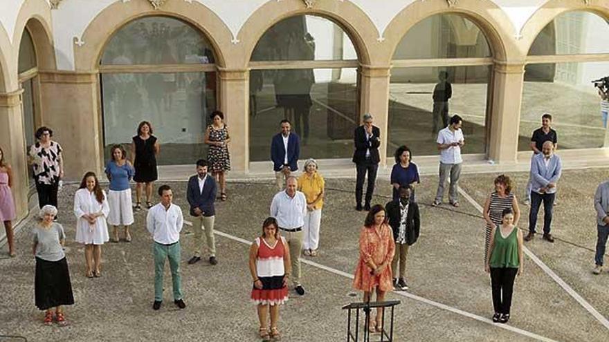 Cladera y los representantes de los grupos del Consell, salvo Cs y Vox, ayer en el acto institucional en el Museu de Mallorca.