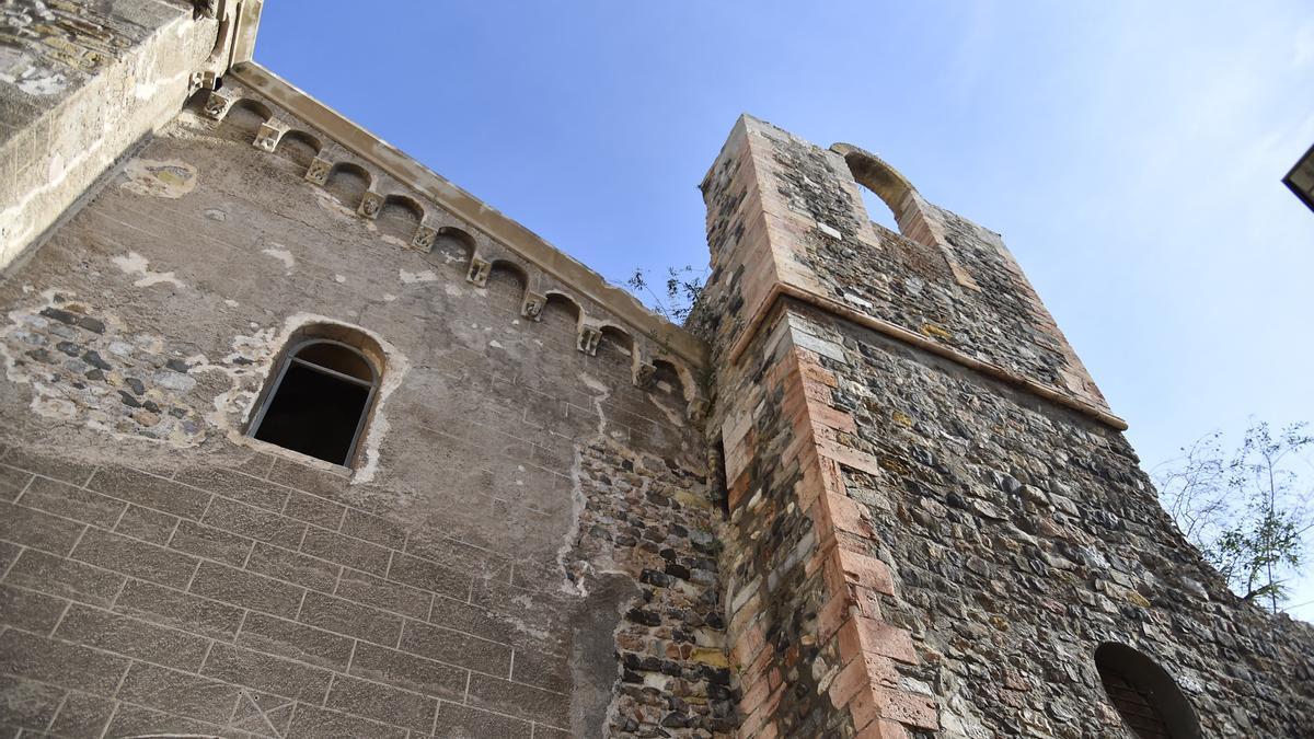 Cornisa de la que se han desprendido cascotes en la Catedral de Cartagena