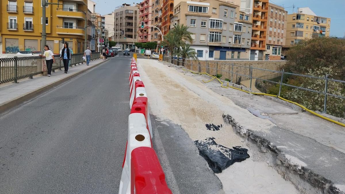 Las obras en el puente del río Amadorio de La Vila Joiosa.