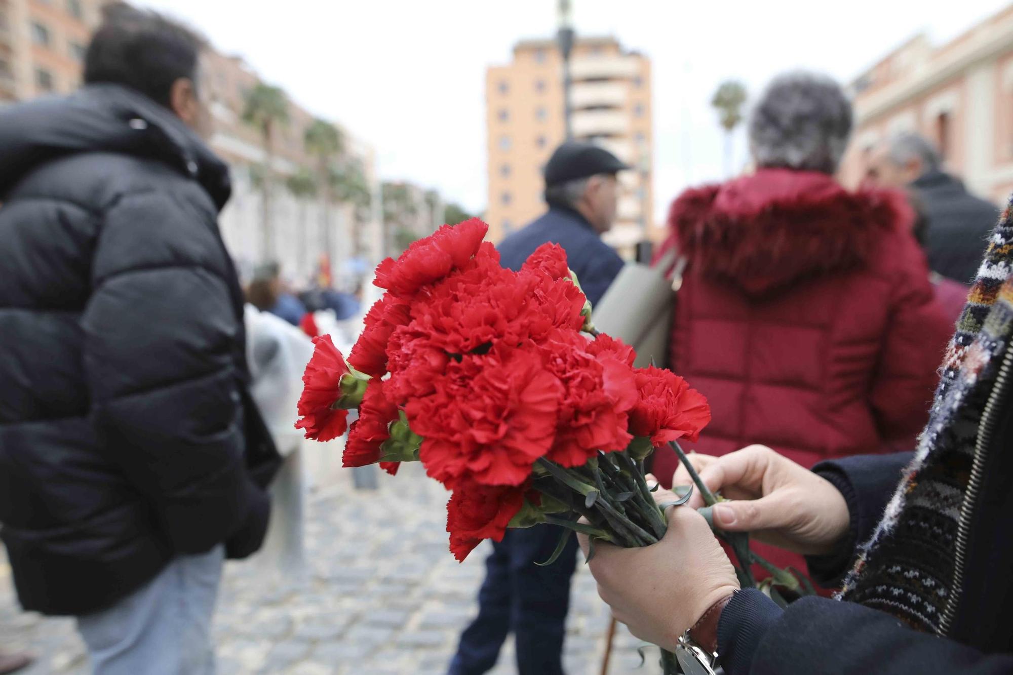 Así fue el homenaje a las víctimas del bombardeo de la estación de Xàtiva en el 85º aniversario del trágico sucesos