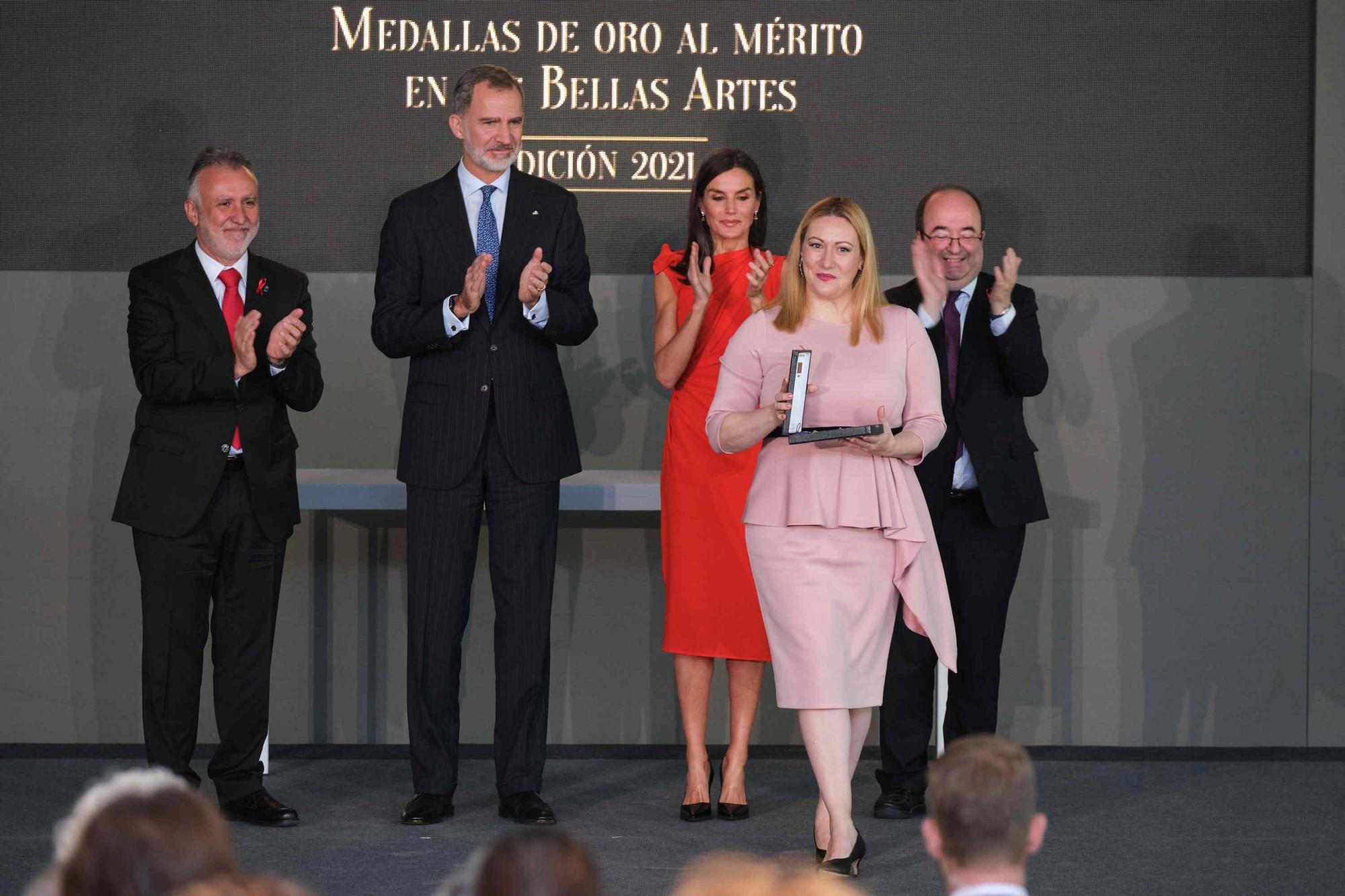 Los Reyes entregan en las Islas las Medallas de Oro al Mérito en las Bellas Artes a 32 personalidades de la cultura