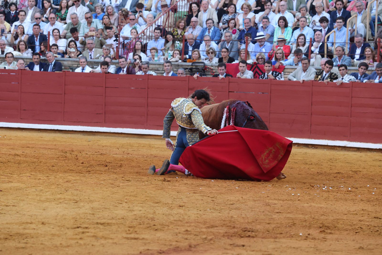 Román toma la alternativa y la puerta grande se abre para Roca Rey y Ortega