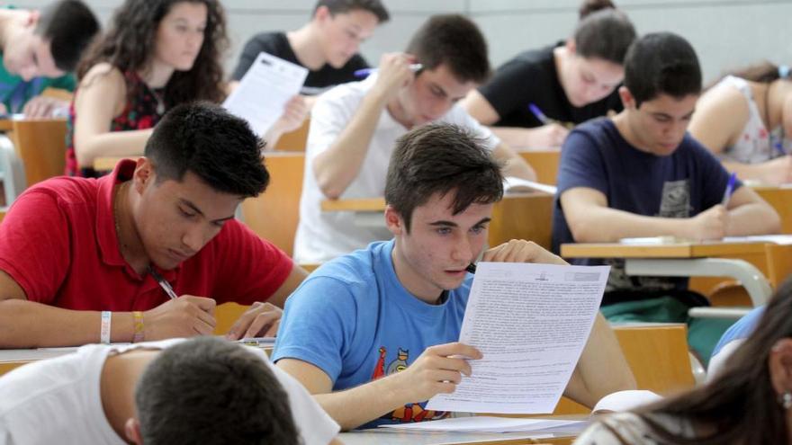 Alumnos de Cartagena ralizando la prueba que tuvo lugar en junio