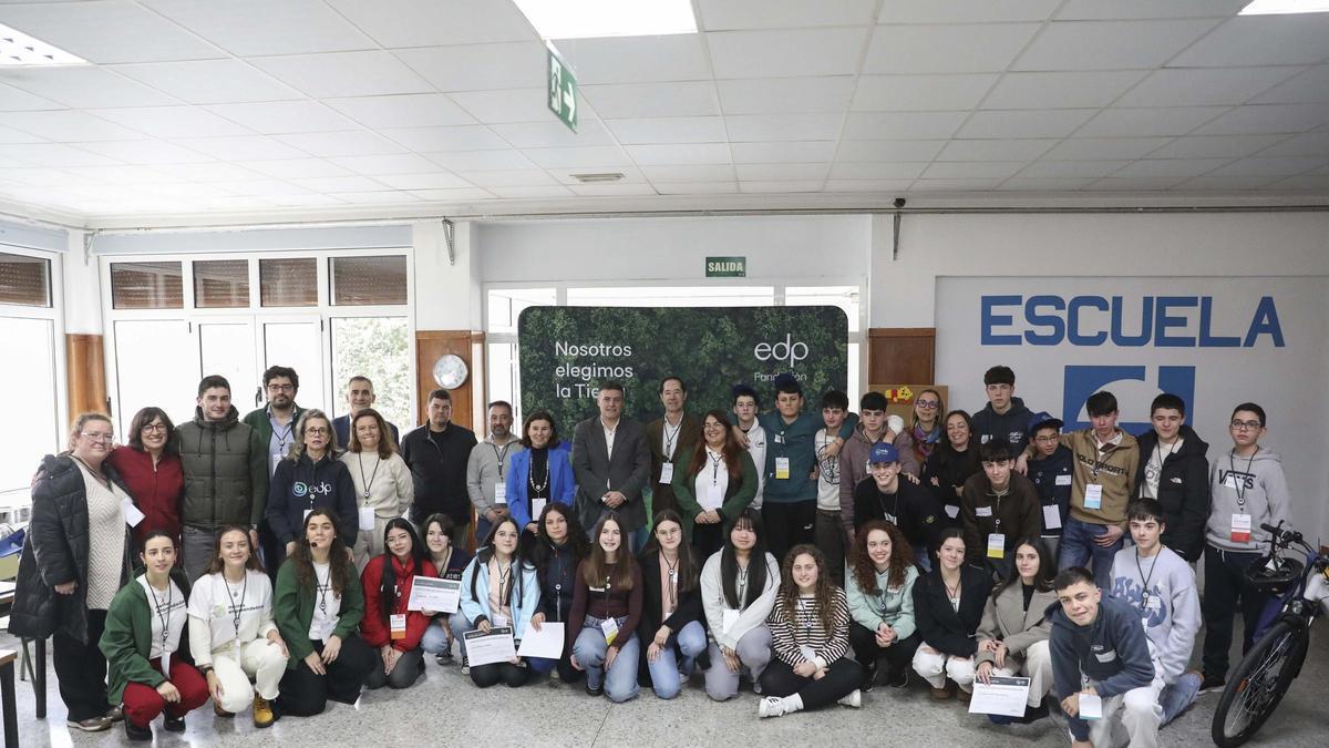 Mirar al pasado para construir el futuro: así imaginan los jóvenes Cangas del Narcea