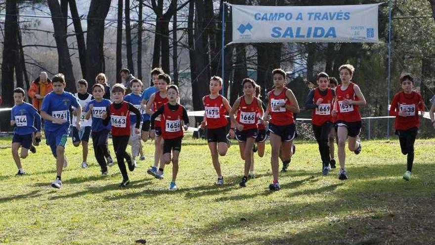 La salida de una de las carreras, ayer en Monterrei. // Jesús Regal