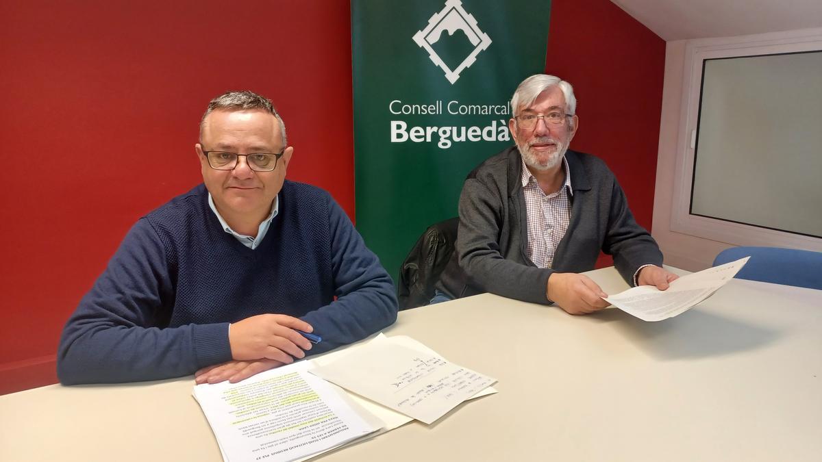 Per l'esquerra: Josep Lara, president del Consell Comarcal del Berguedà; i Vicenç Linares, conseller comarcal de Medi Ambient