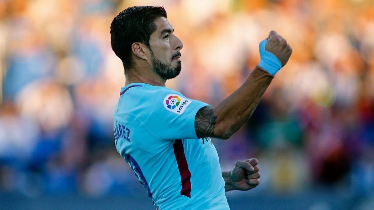 Luis Suárez festeja uno de sus dos goles ante el Leganés.