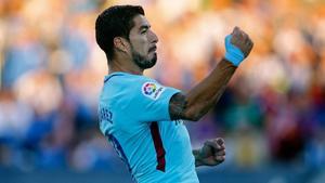 jcarmengol40994524 barcelona s uruguayan forward luis suarez celebrates after s171118185155