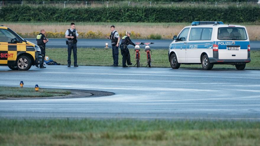 La Policía de Hamburgo detiene a un hombre armado que tenía retenida a su hija en el aeropuerto