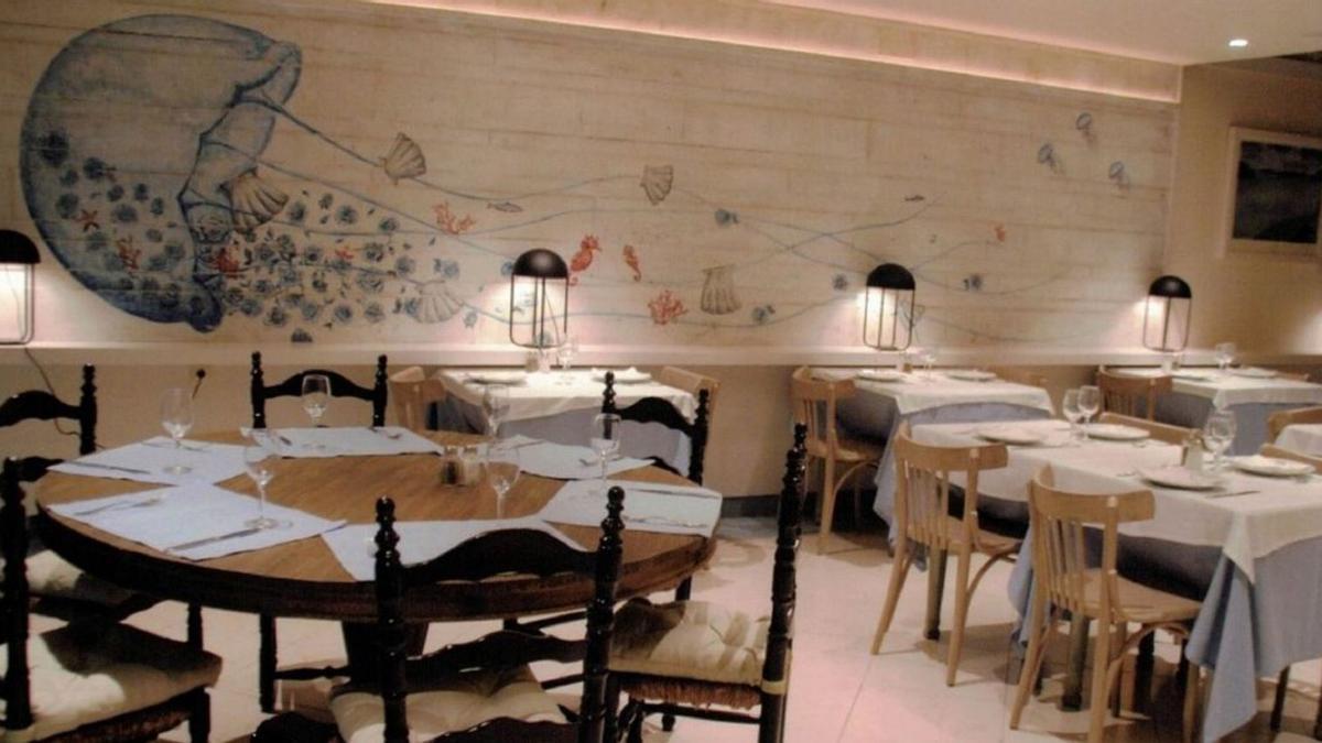 El mar és ben present en el menjador del restaurant | LLORENÇ GIFREU