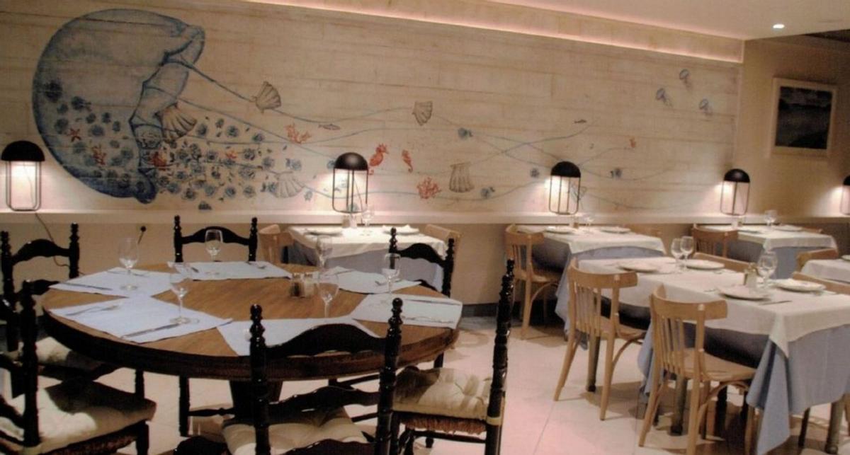 El mar és ben present en el menjador del restaurant | LLORENÇ GIFREU
