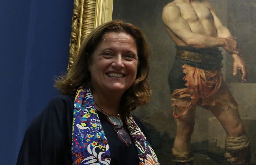 Rosa Aguilar, acompañada por integrantes de la Plataforma de la Aduana y la Asociación de Amigos del Museo de Málaga, ha visitado las instalaciones que, por el momento, siguen sin fecha de apertura co