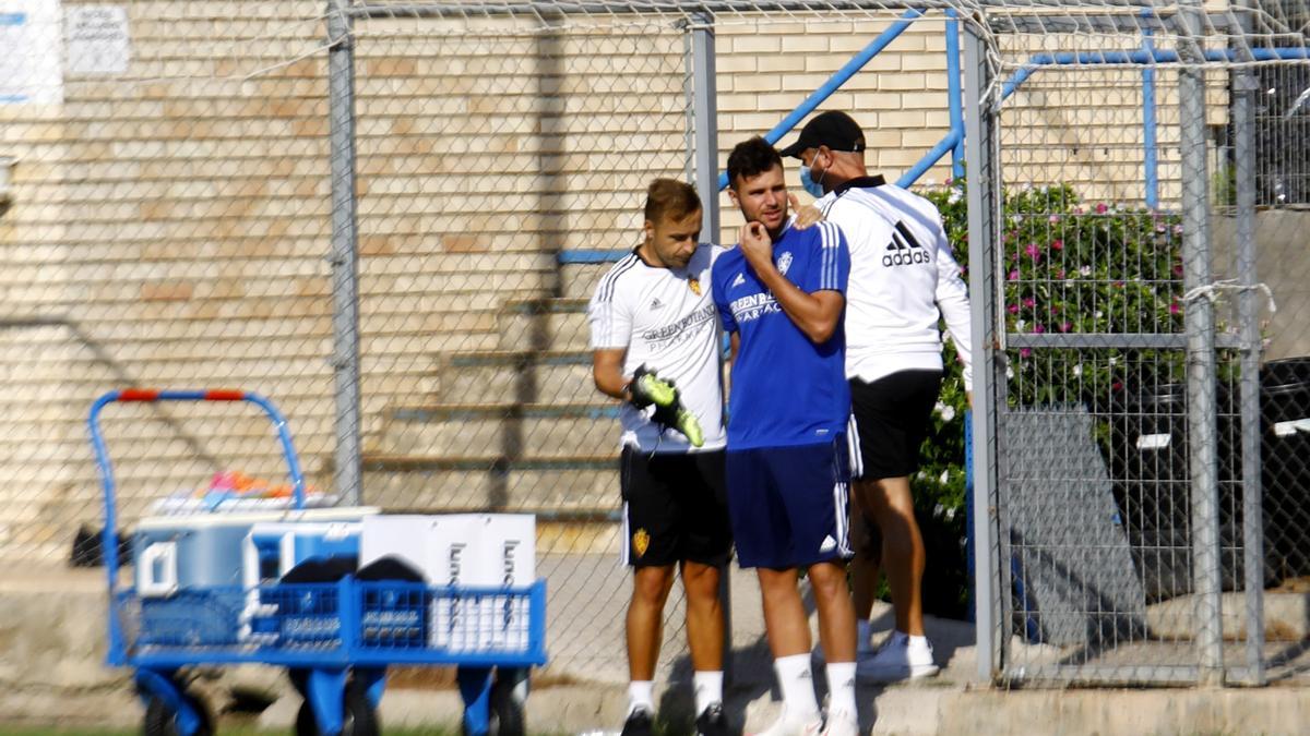Álvaro Giménez, el último fichaje del Real Zaragoza, en su primer entrenamiento este lunes en la Ciudad Deportiva.
