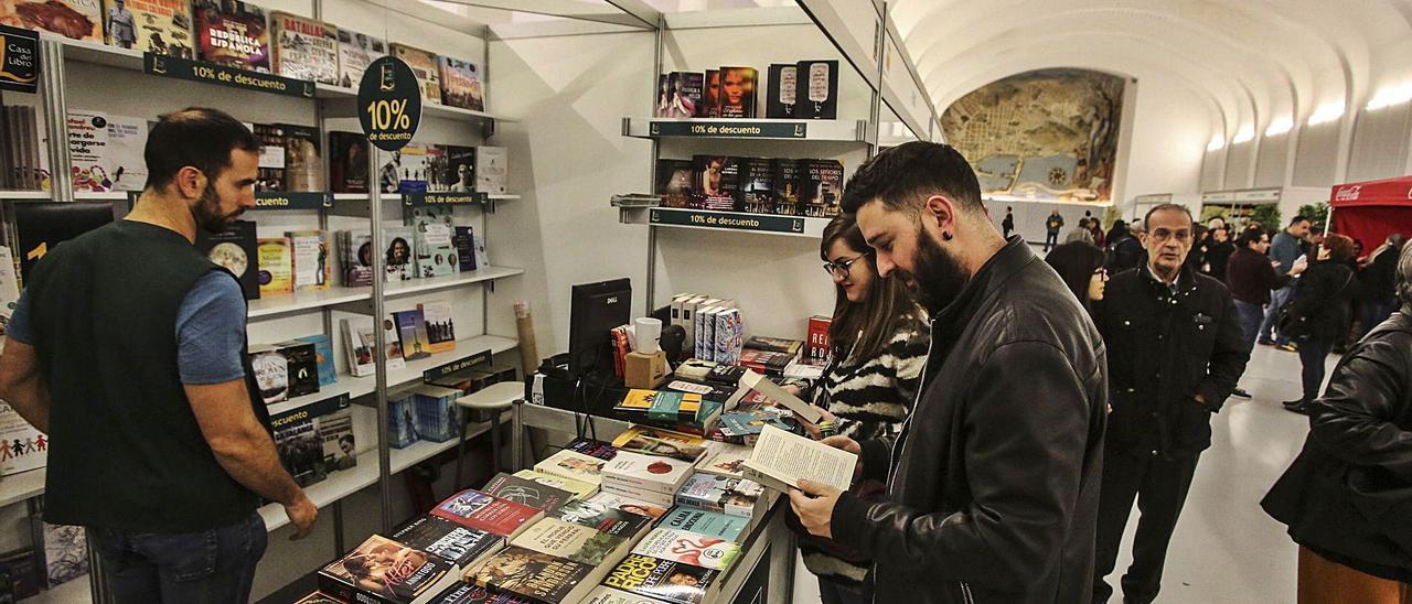 Imagen de la Feria del Libro de 2019, celebrada en la antigua estación de autobuses de Séneca.