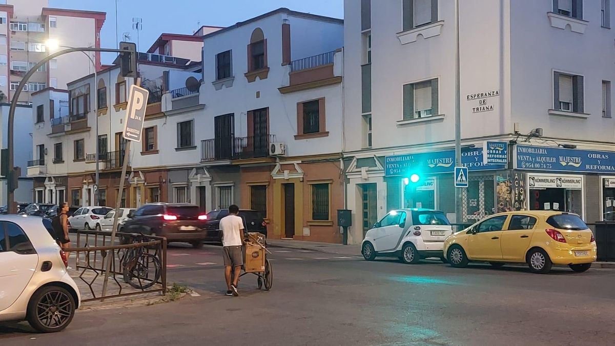 Susto en Triana: los Bomberos intervienen en un incendio en un bar