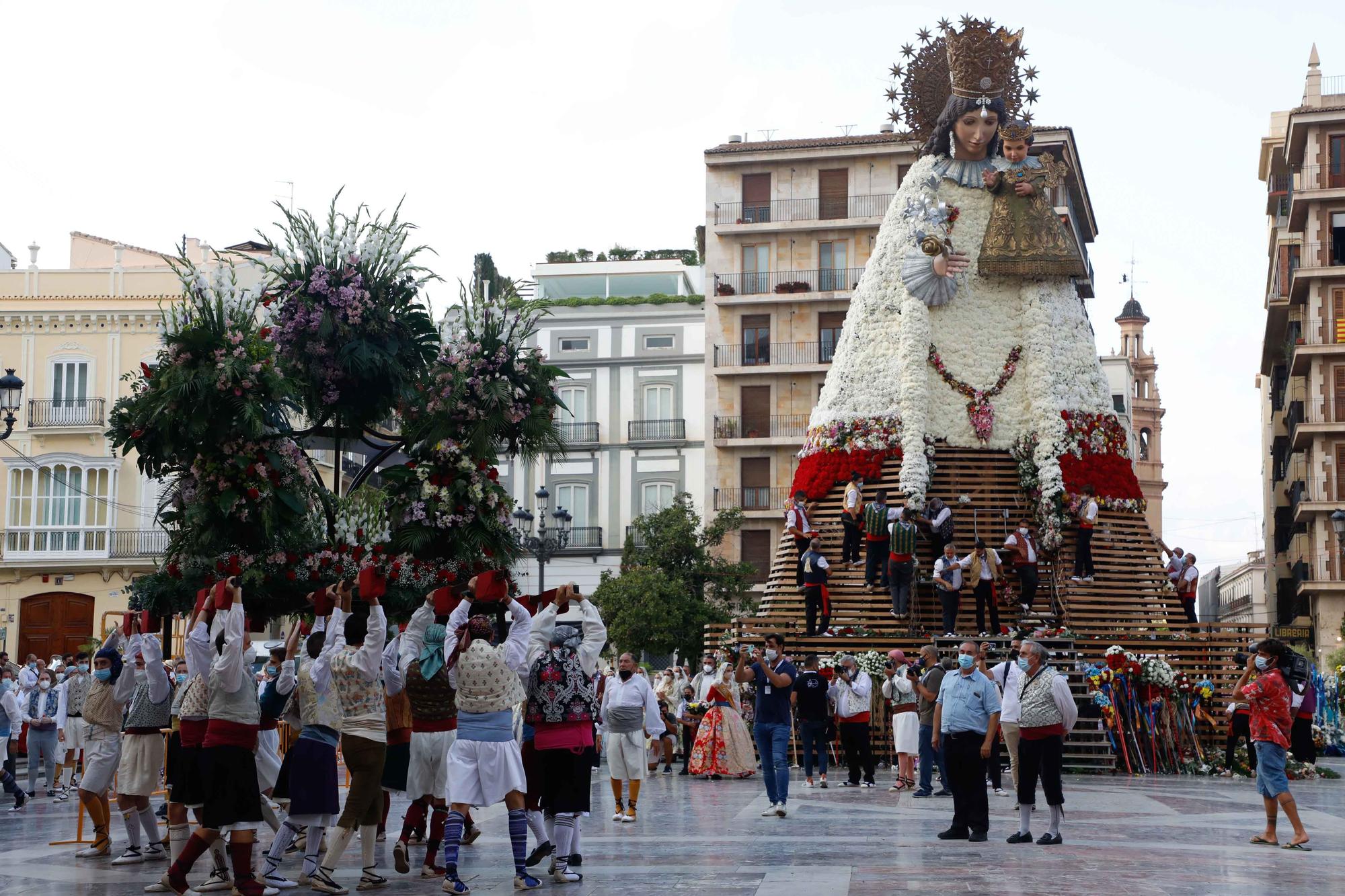 Búscate en el segundo día de Ofrenda por la calle del Mar (entre las 18.00 y las 19.00 horas).